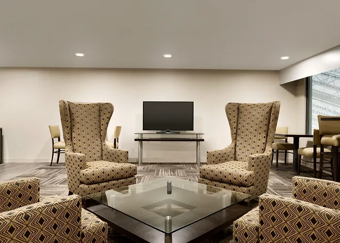 - Bloomington - By Ihg Отель