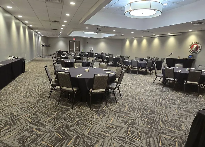 - Bloomington - By Ihg Отель
