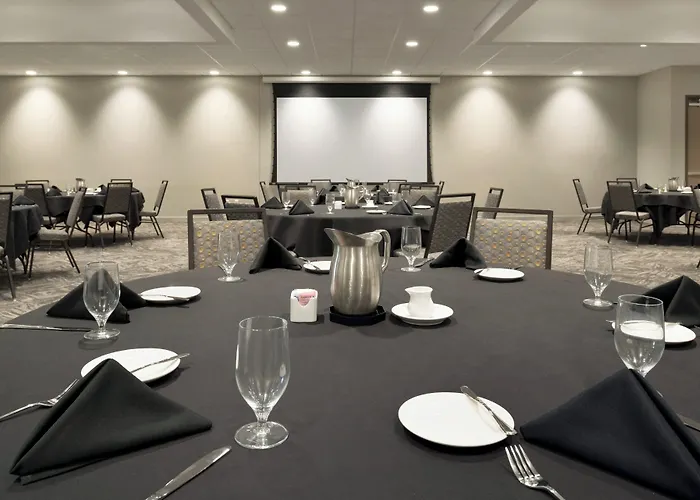 Отель - Bloomington - By Ihg 3*