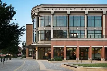- Bloomington - By Ihg Отель 3*