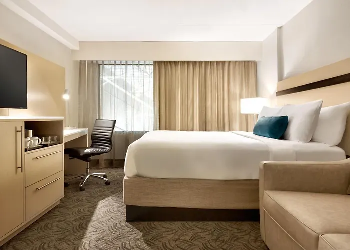 - Bloomington - By Ihg Отель