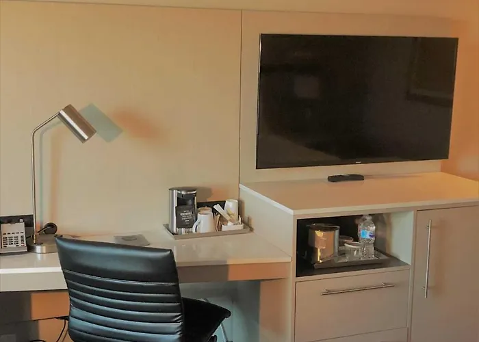 Отель - Bloomington - By Ihg 3*